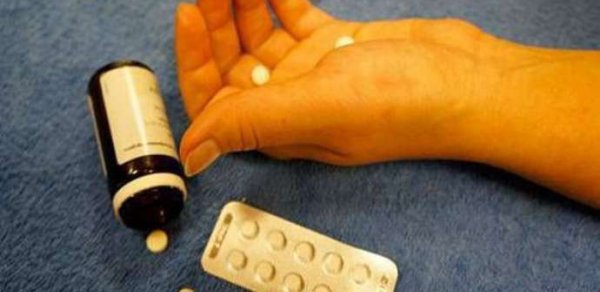 Bakıda sevgilisi nişanlanan qız özünü zəhərlədi