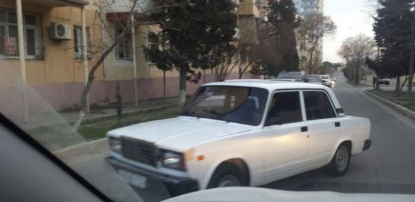 Bakıda avtoxuliqan xanımın yolunu kəsib əl-qol atdı - VİDEO