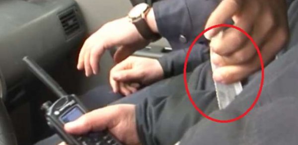 Bakıda sürücü yol polislərini bıçaqla hədələdi – VİDEO