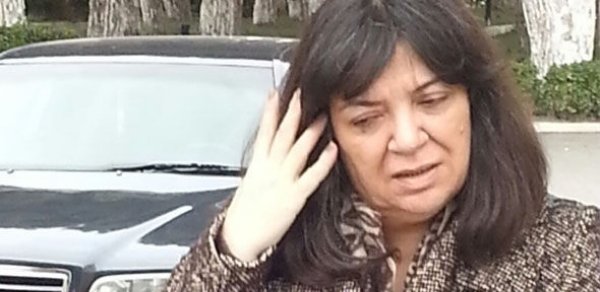 "Bu, çox sərt cəzadır" – Rektor qızının işi üzrə oğlu həbs edilən ana - FOTO