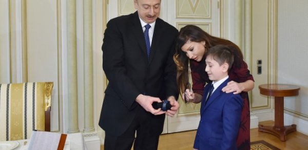İlham Əliyevi ad gününə çağıran 11 yaşlı Ümid Prezident Sarayında- FOTOLAR - VİDEO
