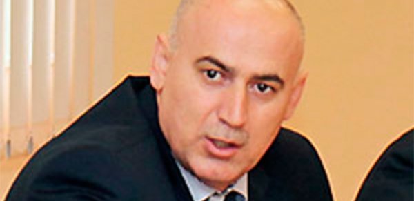 Yaşar Seyidov istefa verdi