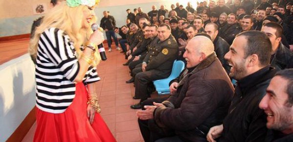 Aygün Kazımova həbsxanada oxudu -  FOTO