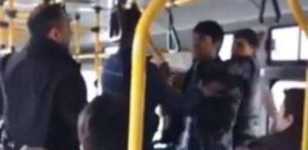 Bakıda avtobusda bayram günü sərnişinlər arasında dava -  VİDEO 