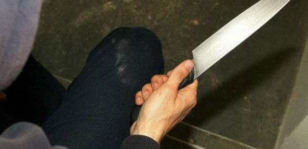 İşığını kəsən mühəndisin ayaqlarını doğradı