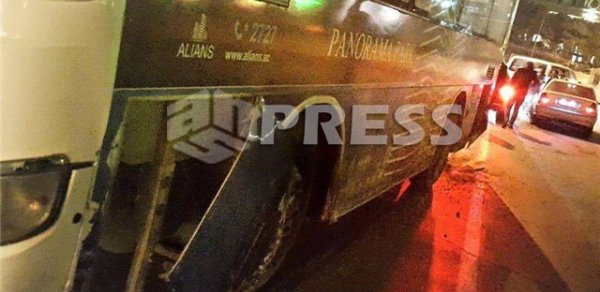 Bakıda sərnişin avtobusu qəzaya düşdü - FOTOLAR