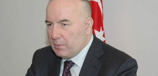 Elman Rüstəmov manatdan danışdı