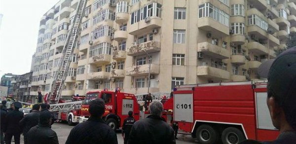 Bakıda 9 mərtəbəli binada baş verən yanğın söndürüldü - FOTOLAR