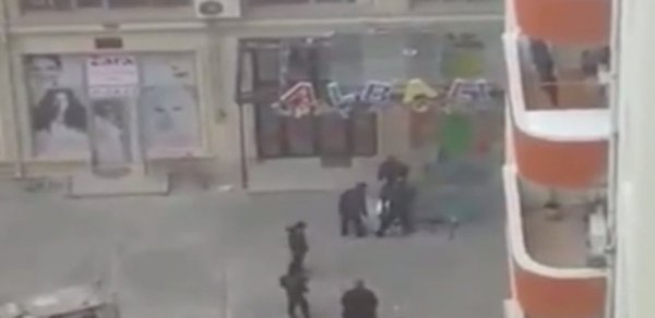 Özünü 12-ci mərtəbədən atdı - VİDEO