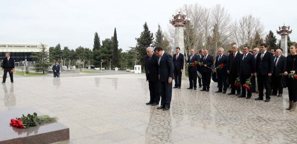 Gənc rəssamların birinci yaradıcılıq sərgisi