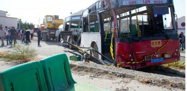 Bakıda 3 avtobus toqquşdu: – ölən və xeyli yaralı var
