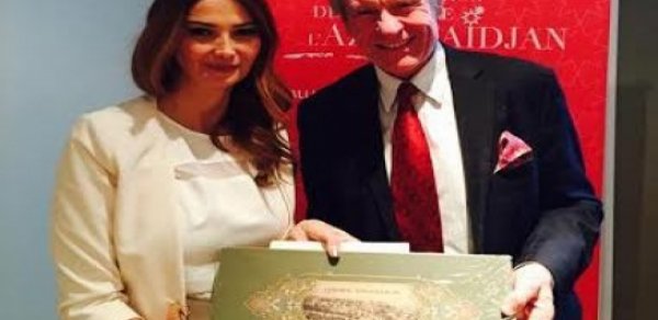 Qənirə Paşayeva Fransa millət vəkilləri ilə görüşdə evinə dönə bilməyən köçkünlərdən danışıb