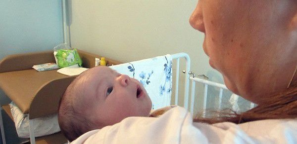 Bakıda karton qutudan yeni doğulmuş körpə tapıldı