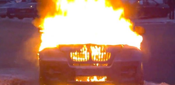 Bakıda “BMW” yandı