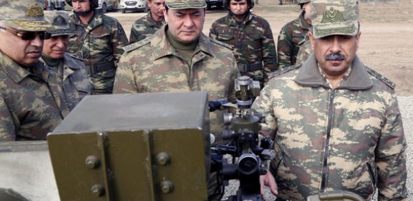 Zakir Həsənov ordunu döyüşə hazırlayır – FOTO