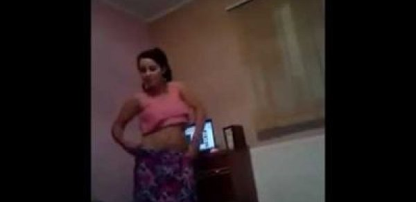 Bu qız adamın ağlını başından alır - VİDEO