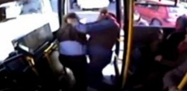 Paytaxtda avtobus sürücüləri ilə sərnişinlər arasında dava