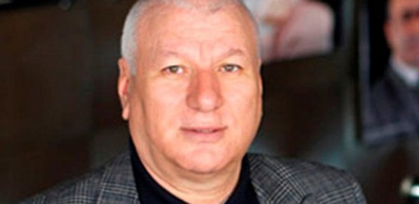 İstefa verən aktyor direktoru məhkəməyə verir - Qalmaqal