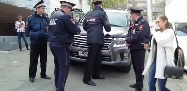 Polislərin üstünə maşın sürmüş erməni 5 illik həbs oluna bilər - VİDEO