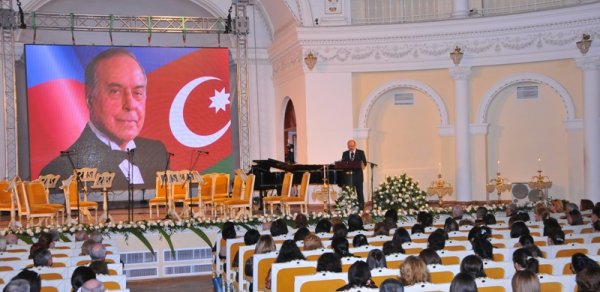 Heydər Əliyev xalqımızın yaddaşına əbədi həkk olunmuş dahi şəxsiyyətdir