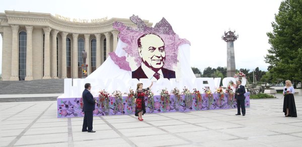 Ulu öndərin doğum günü Gəncədə ümumşəhər bayramı olaraq qeyd edilib