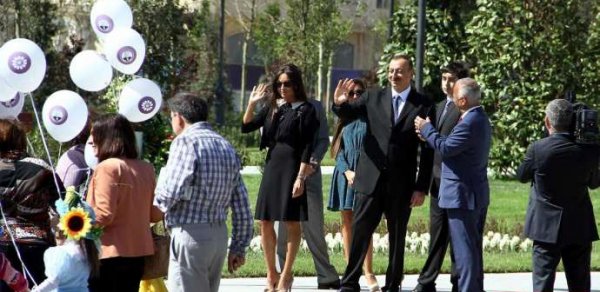 Azərbaycan prezidenti ailəsi ilə Gül bayramında iştirak edib