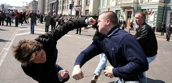 Bakıda sevgilisilə tutulan oğlanı bağ evində vəhşicəsinə döydülər