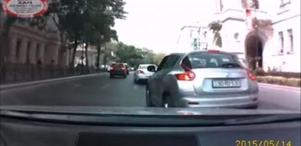 Bakının mərkəzində xanım sürücü qəzaya səbəb oldu - VİDEO