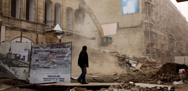 Bakıda məmur villaları sökülür