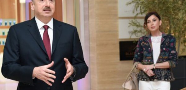 Prezident və xanımı açılışda