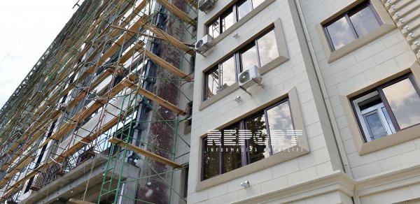 Bakıda binaların yeni materiallarla üzlənməsinə başlanıldı -  FOTOLAR 