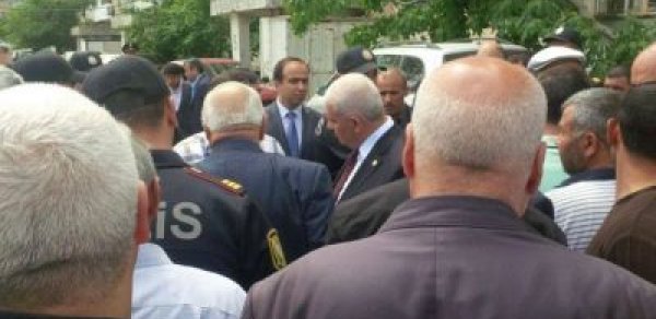 Abid Şərifov yanan bınanın sakinlərinə: Nağıl danışmayın