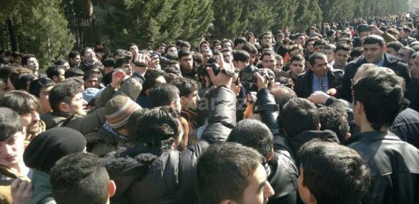 Bakıda tələbələr etiraz aksiyası keçirdi