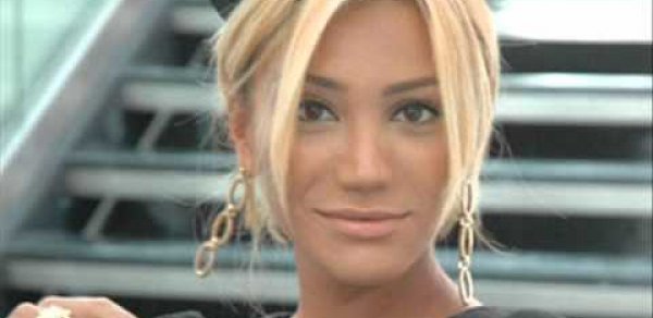 Röya ölkədən qaçdı -  Qalmaqal 