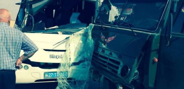 Marşrut avtobusu qəzaya düşdü, yaralananlar var