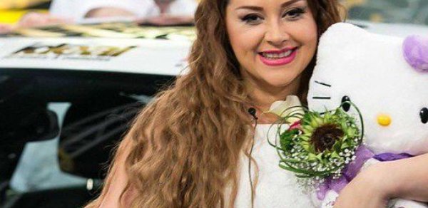 Xatirə "Maşın"da qazandığı avtomobili hədiyyə etdi