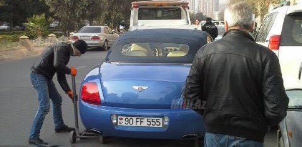 Bakıda "şir ürəyi yemiş" polis - FOTO