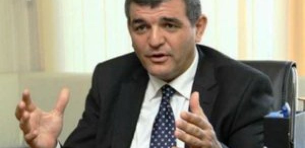 "5 yaşlı qızı, o mələk cocuğu bir sərxoşdan, bir manyakdan qoruya bilməyən bir cəmiyyətik"
