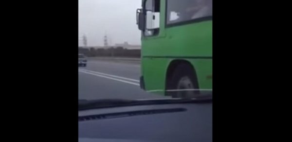 Bakıda 130-la "uçan" avtobus - VİDEO