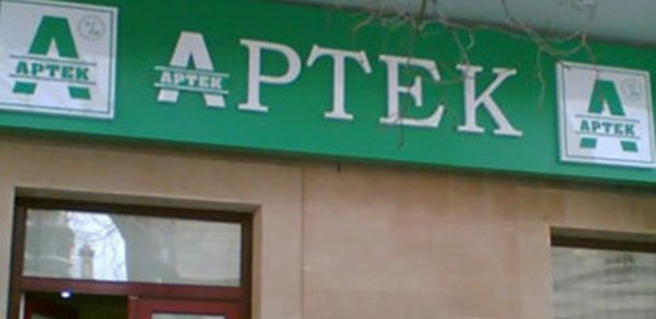 Bakıda aptek işçisini baltalayan həkimin kimliyi məlum oldu
