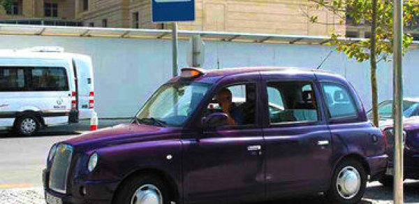 Paytaxtda "London taksisi" ilə ölüm rəqsi - VİDEO