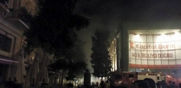 Bakının mərkəzində yanğın - FOTOLAR