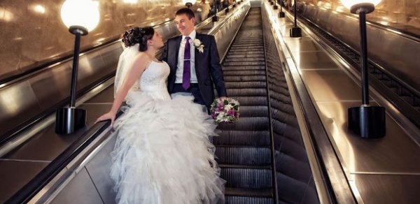 Bakıda bəy və gəlin toya metro ilə getdi – FOTOLAR