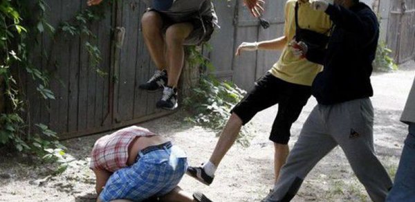 Bakıda çimərlikdə atla qadını vuran şəxsi dörd nəfər döydü