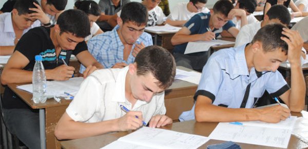 Rus bölməsi “Azərbaycan dili”ndən imtahan verir