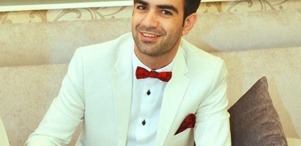 Evi yanan müğənnini icra başçısı otağından qovdu