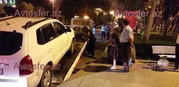 Bakıda evakuasiya şousu: Sürücü yanında ola-ola maşını zorla apardılar - VİDEO