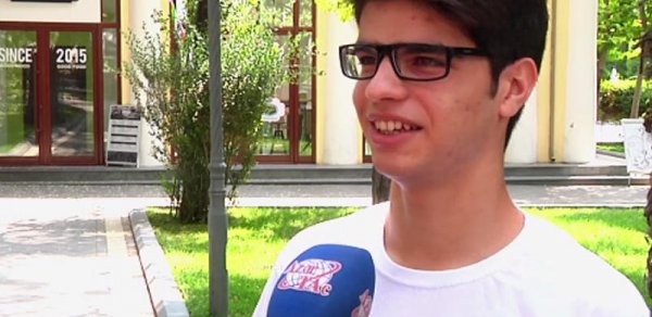 "Atam 700 bal topladığımı öyrənəndə göz yaşlarını saxlaya bilmədi" - VİDEO