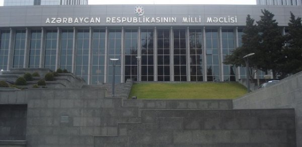 Deputatlar 3150 manat alıb, tətilə getdilər