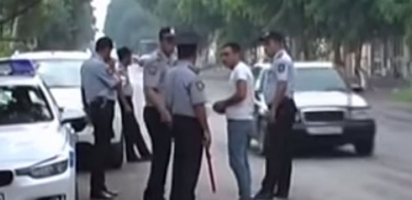 Polislə sürücülər arasında dava- VİDEO